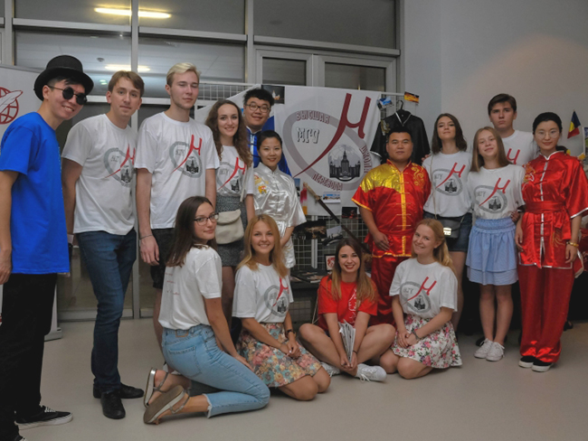 Студенты Высшей школы перевода выступили на VI Европейском студенческом фестивале «Друзья, прекрасен наш союз!»